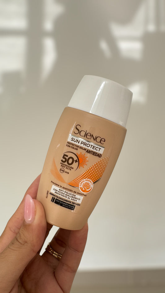 Protector solar antiedad con color Science Sun Protect SPF 50+ de Les Cosmétiques